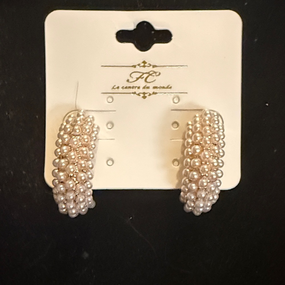 Chic Pearl Cluster Earrings